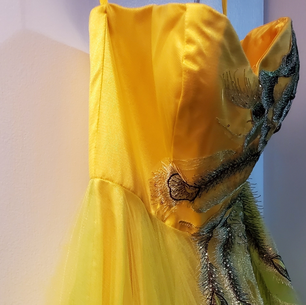 Dress - Picture 7 of 8